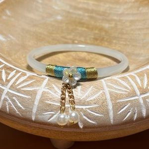 NWOT Synthetic White Jade Flower Charm Bangle Bracelet